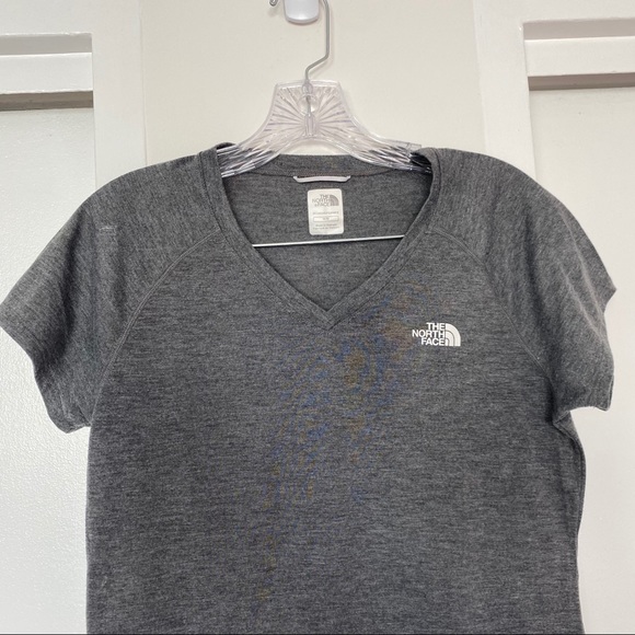 THE NORTH FACE | gray v neck short sleeve T-shirt - Picture 1 of 5